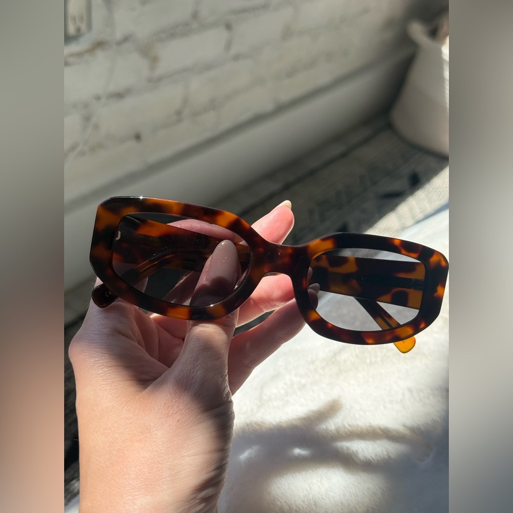 VEHLA Indi in Tort/Smoke sunglasses